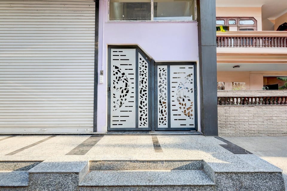 Entrance / Reception
