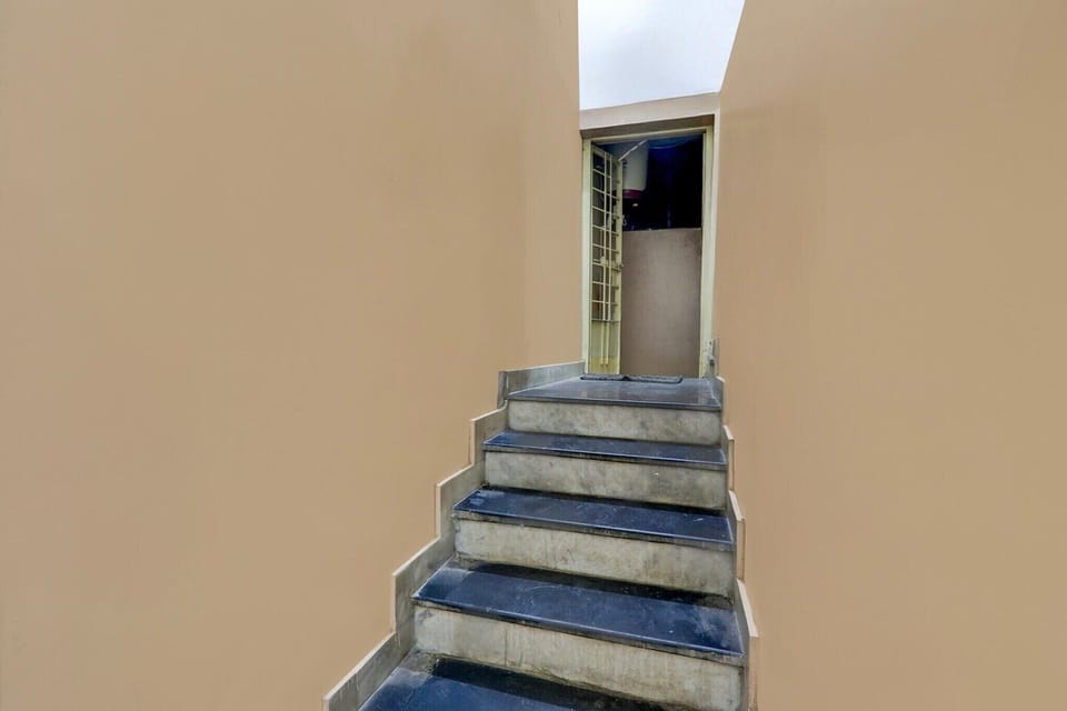 Entrance / Reception