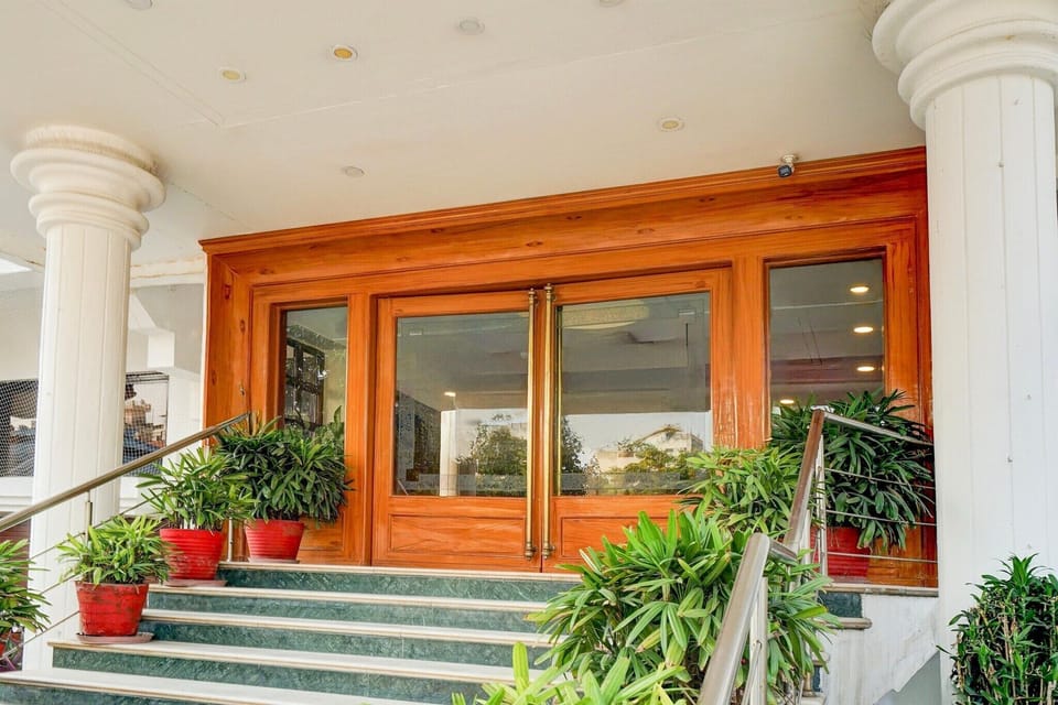 Entrance / Reception