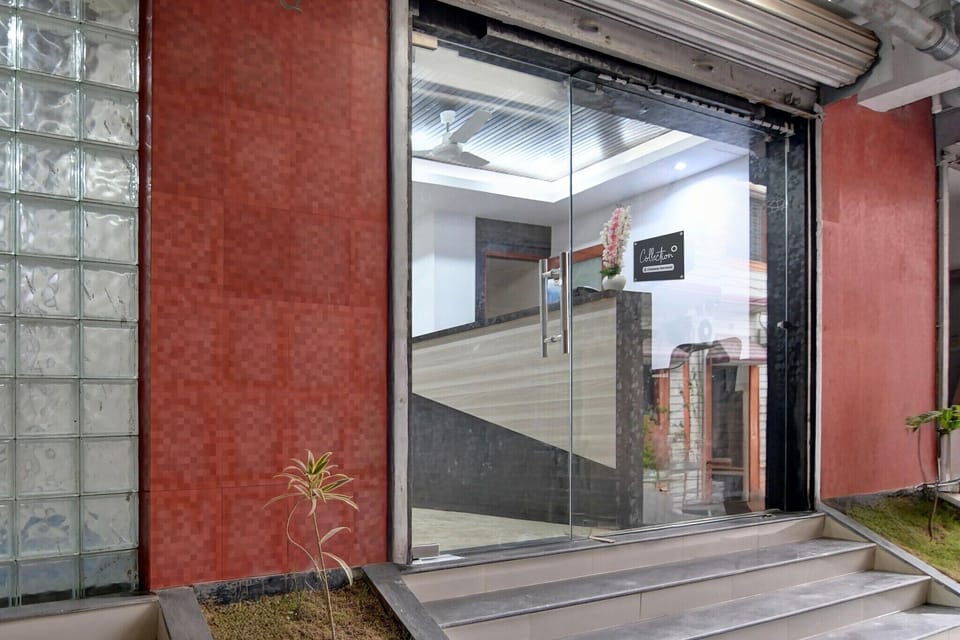 Entrance / Reception