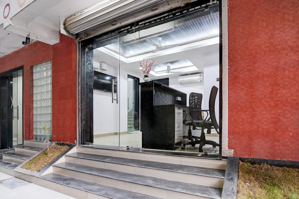Entrance / Reception