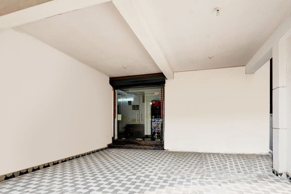 Entrance / Reception