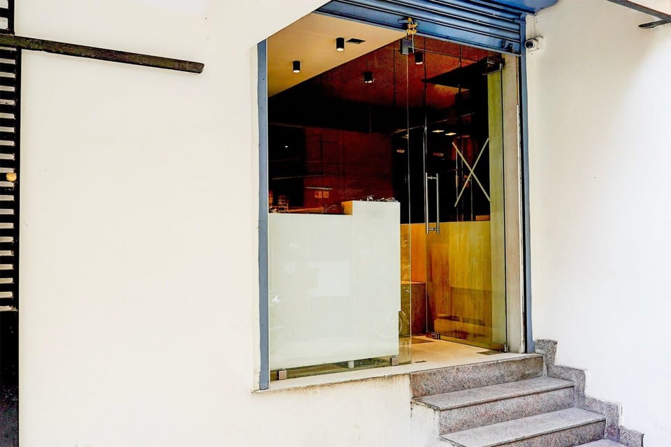 Entrance / Reception