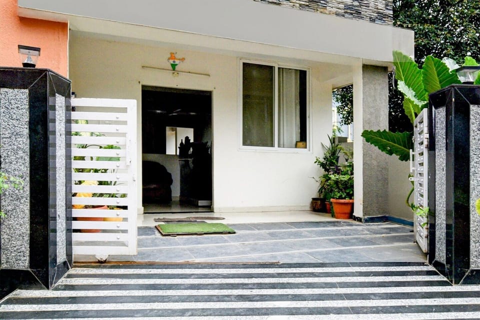 Entrance / Reception