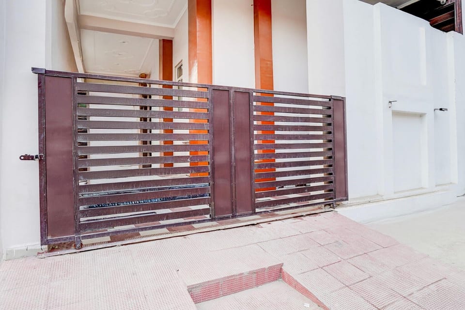 Entrance / Reception