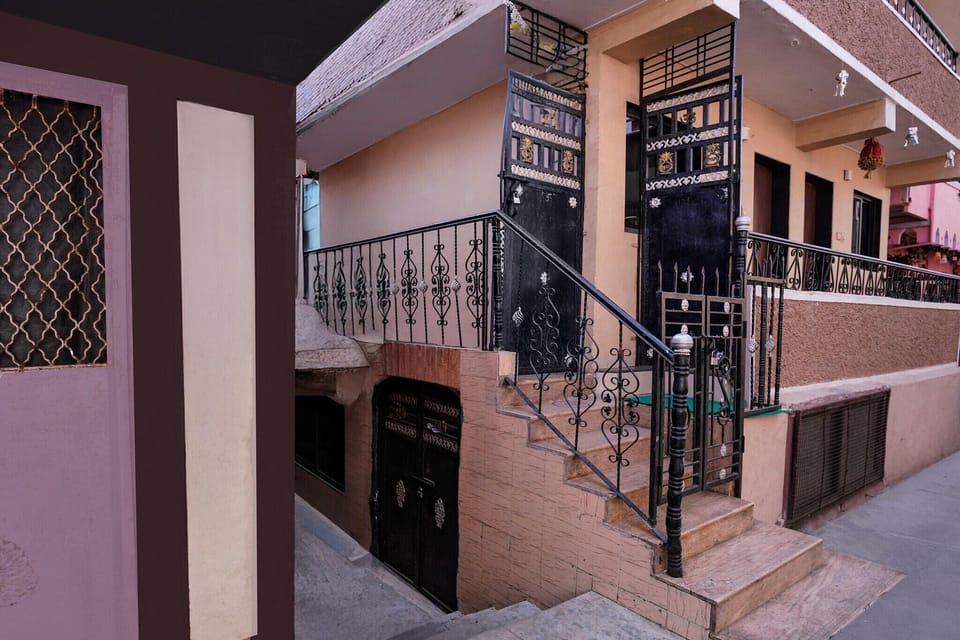 Entrance / Reception