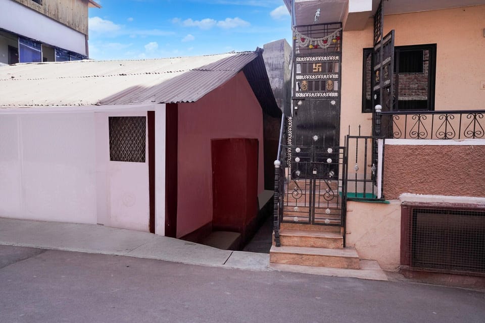 Entrance / Reception