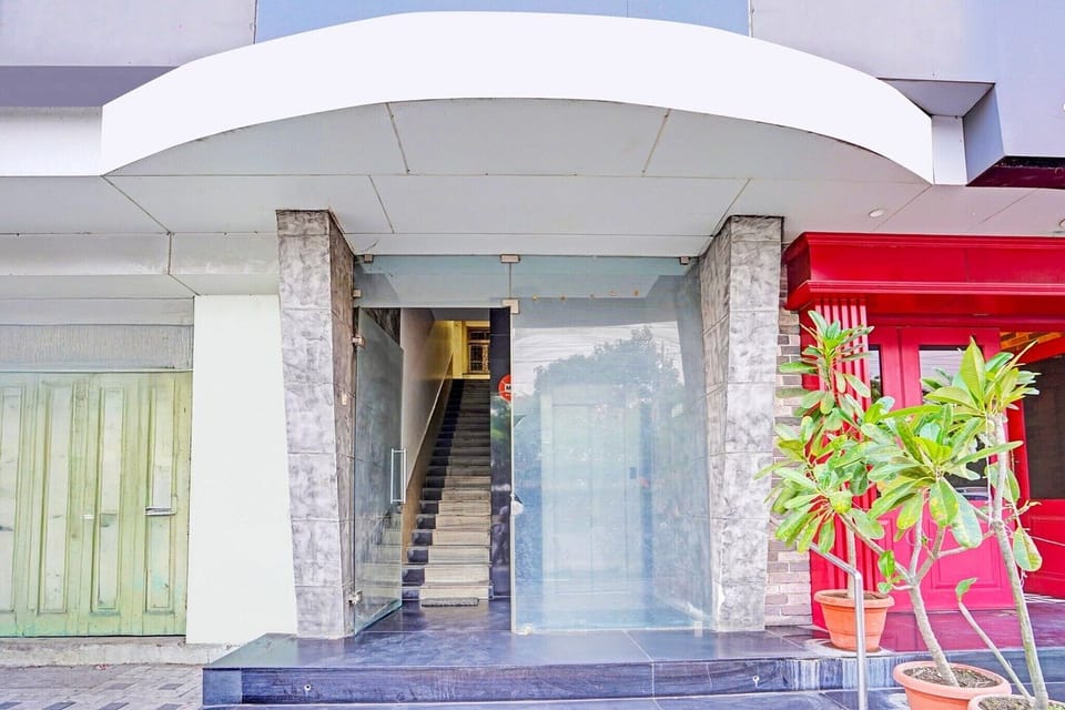 Entrance / Reception