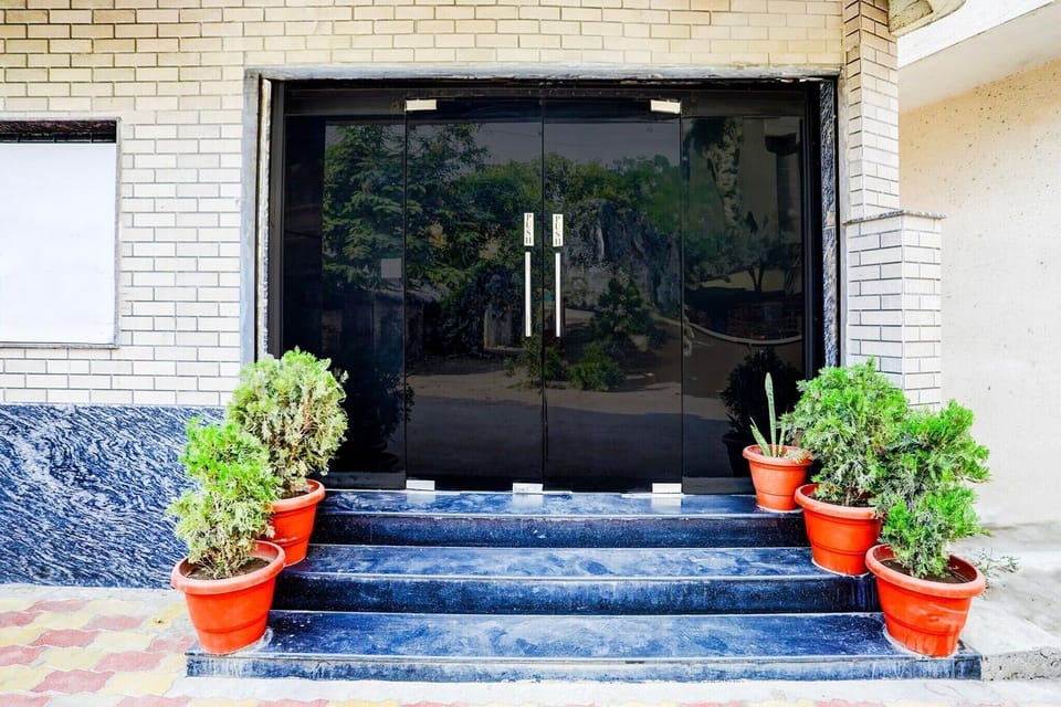 Entrance / Reception