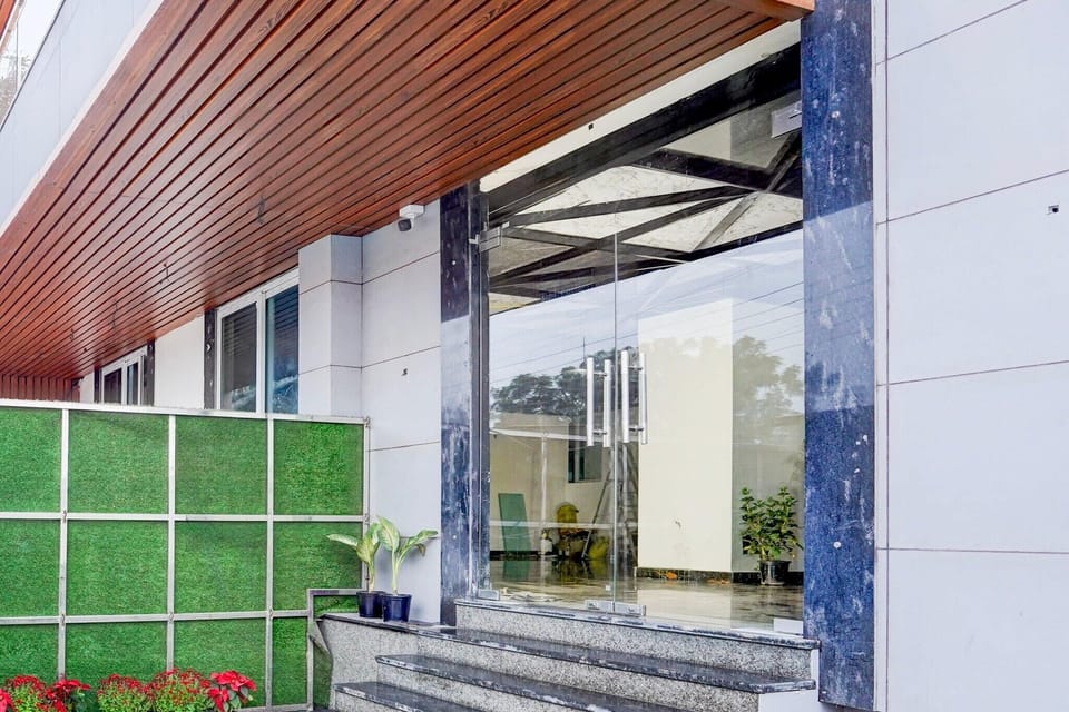 Entrance / Reception