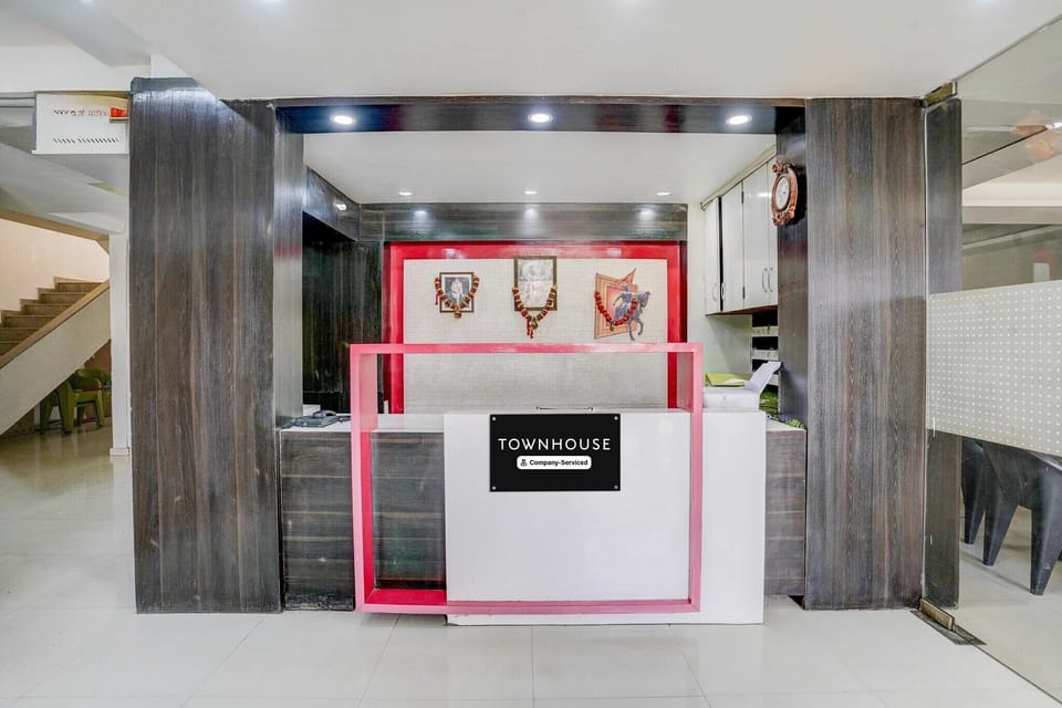Entrance / Reception