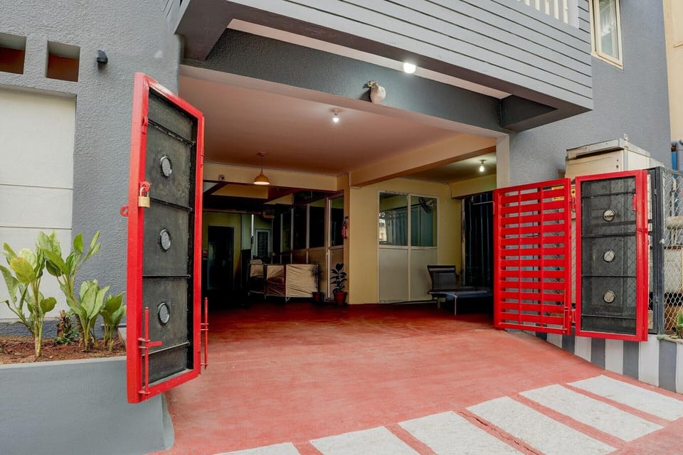 Entrance / Reception