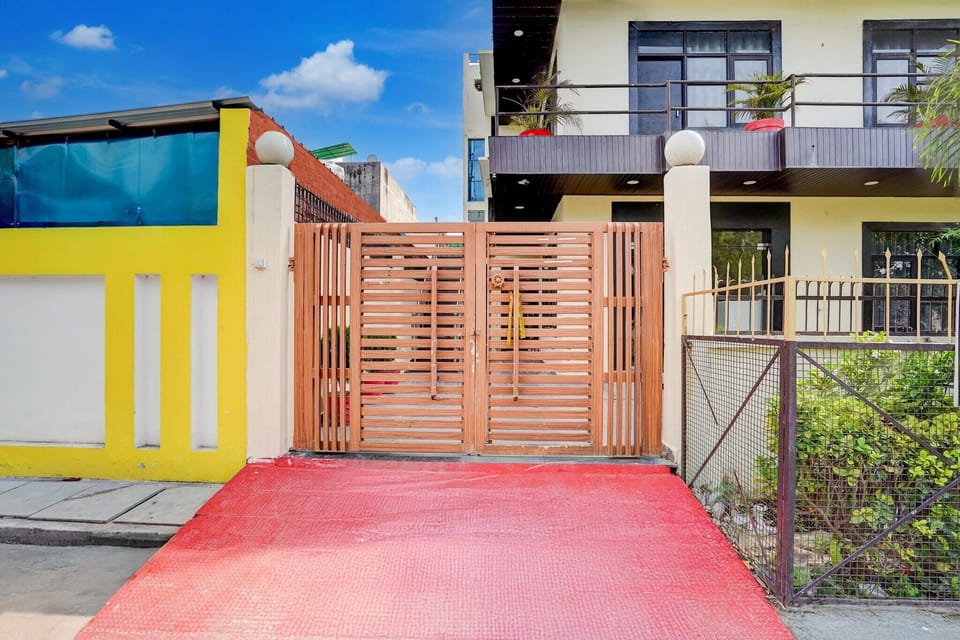 Entrance / Reception