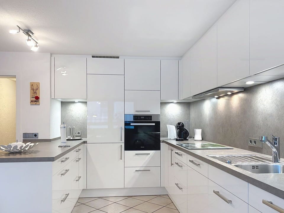 Kitchen, Kitchen Appliance, Countertop, Cabinetry, Major Appliance, Home Appliance, Kitchen Stove, Interior Design, Flooring, Stove
