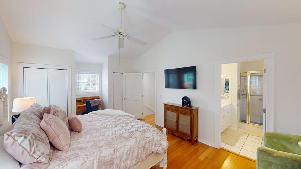 Guest room with en suite