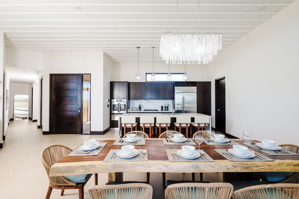 Indoor dining space - Perfect for family meals