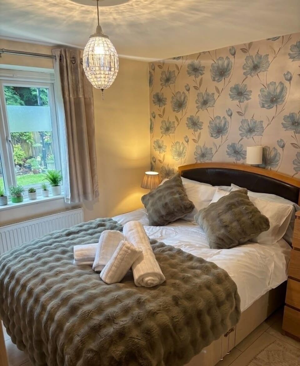 Double Bedroom with 2 Double Wardrobes and a Chest of Drawers