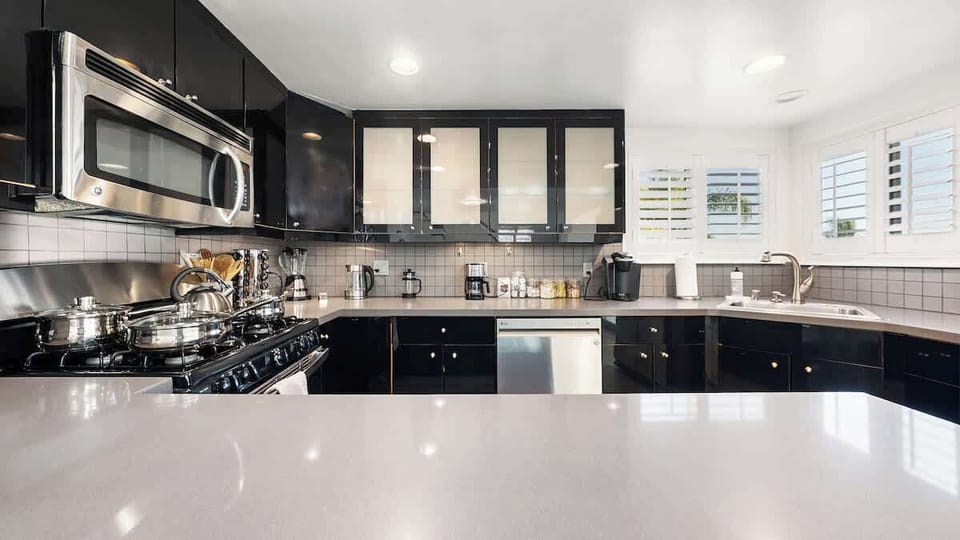 Fully equipped kitchen with modern appliances, perfect for preparing meals or quick snacks during your stay.