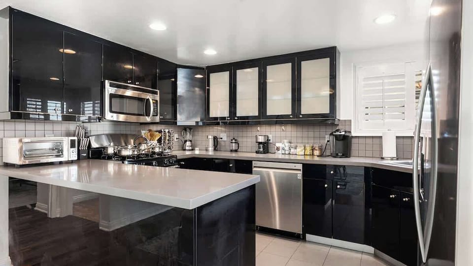 Fully equipped kitchen with modern appliances, perfect for preparing meals or quick snacks during your stay.