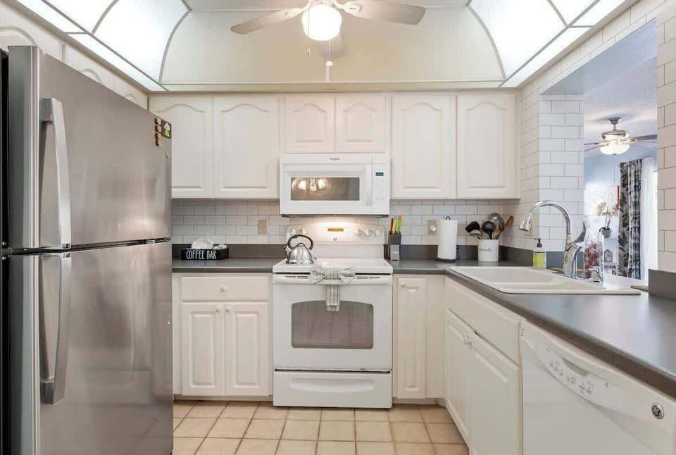 Fully equipped kitchen for everyday cooking