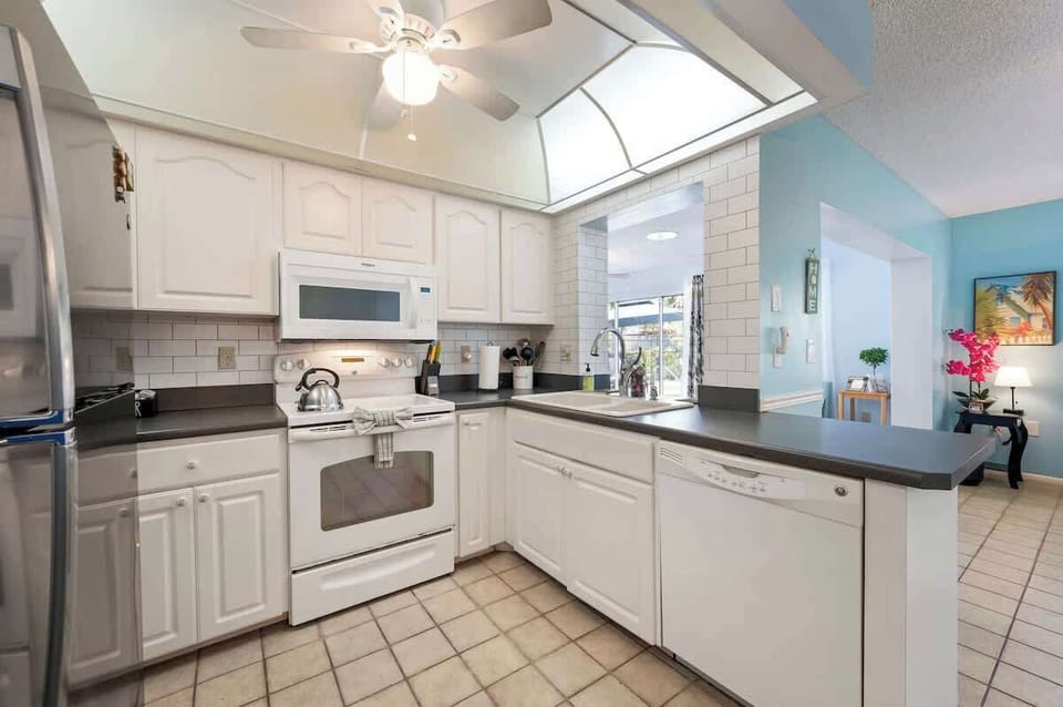Fully equipped kitchen for everyday cooking