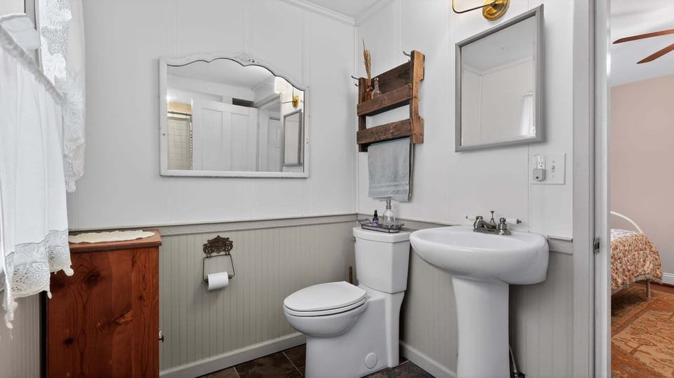 Sink, Sink Faucet, Indoors, Bathroom, Room