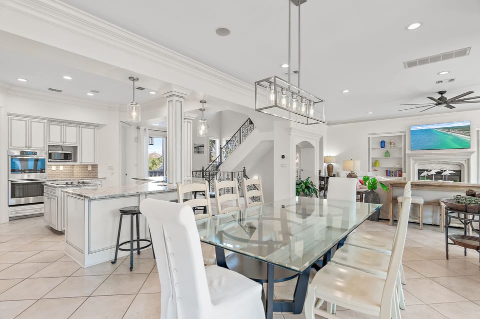 Seating for eight at the dining table