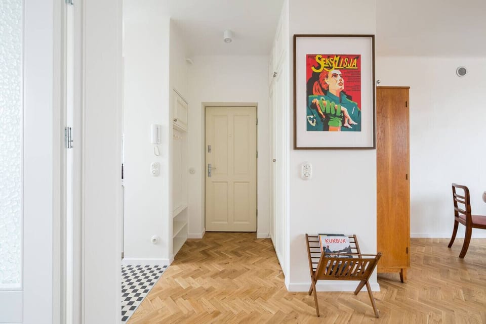 Authentic retro 1970s Apartment with Seperate Bedroom | Book Now with RENTUJEMY