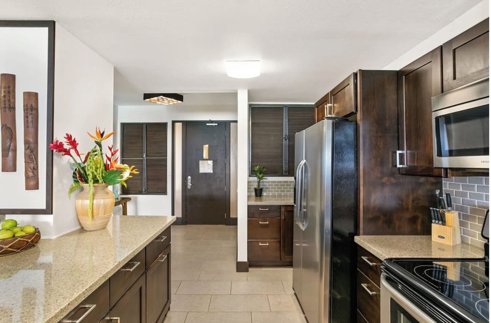 Unit 2: Granite topped kitchen
