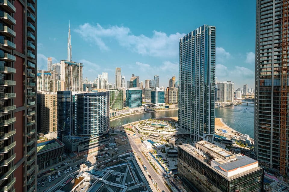 Wake up to sweeping Dubai Canal and skyline views from your high-floor retreat—your front-row seat to the city’s most iconic landmarks.