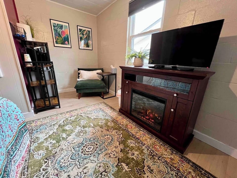 Electric fire place for ambiance.