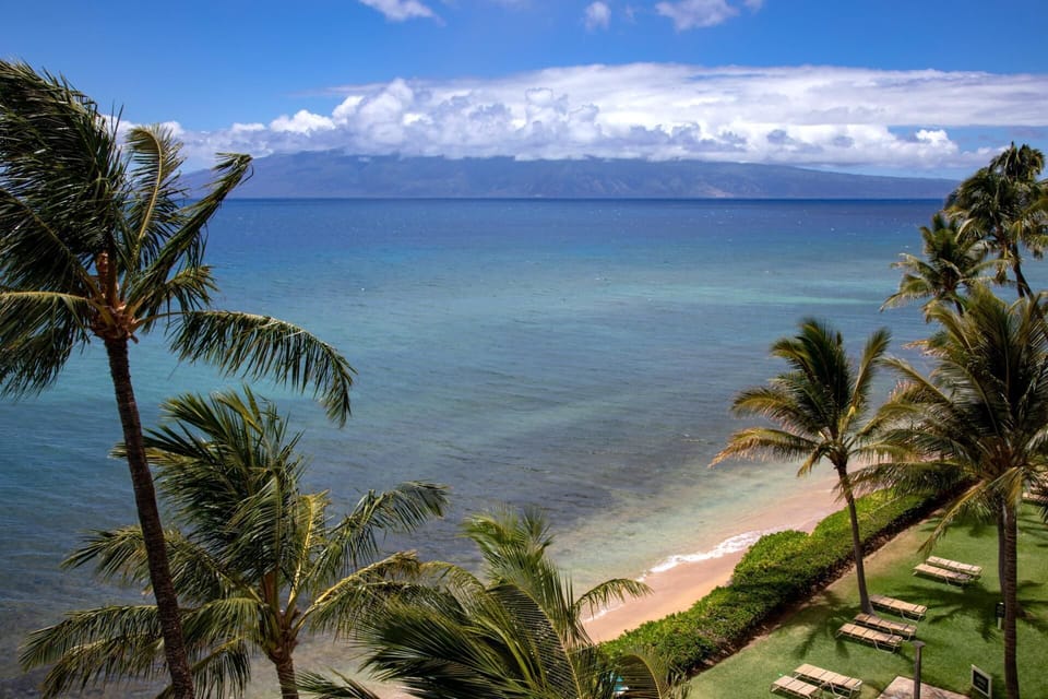    Just steps from the shore and kissed by trade winds—this is your front-row seat to nature’s daily masterpiece MAH-611
