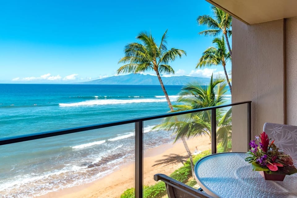 A blend of relaxation and functionality—perfect for lounging, writing postcards, or cozy movie nights in paradise MAH-419