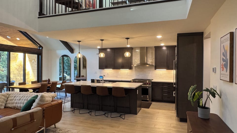 Open floor plan - living / dining / kitchen concept