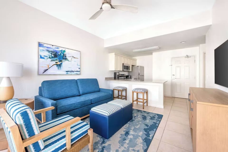 Settle into an open-plan lounge made for easy vacations.