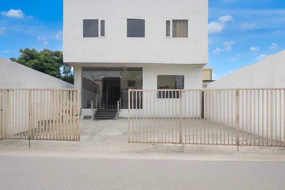 Entrance / Reception