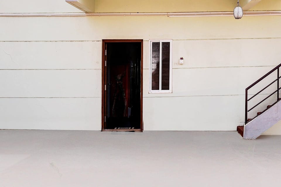 Entrance / Reception