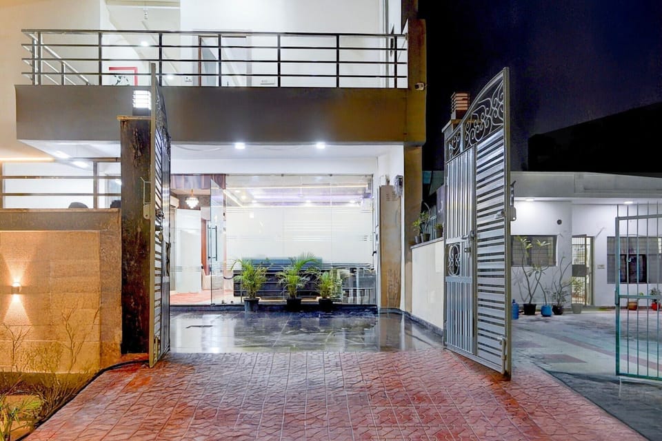 Entrance / Reception