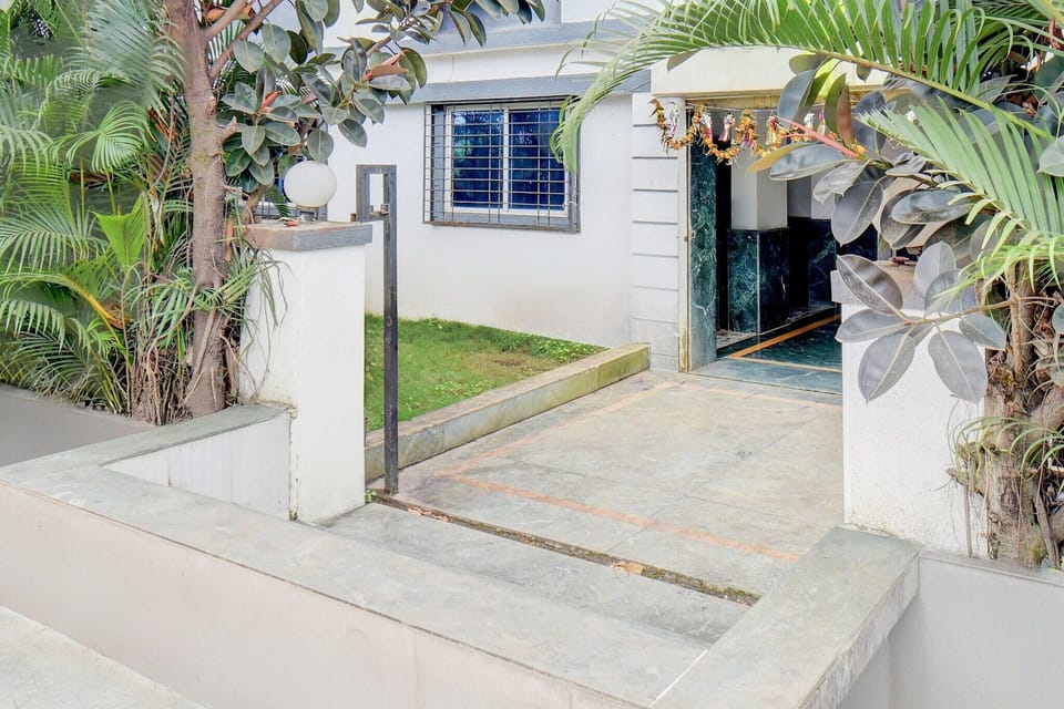 Entrance / Reception