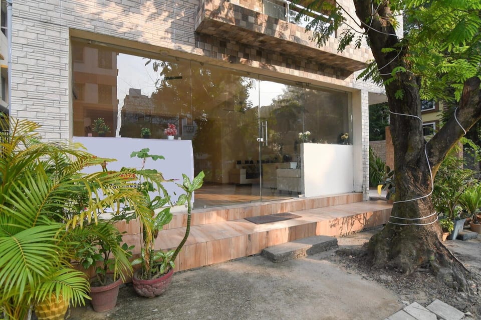 Entrance / Reception