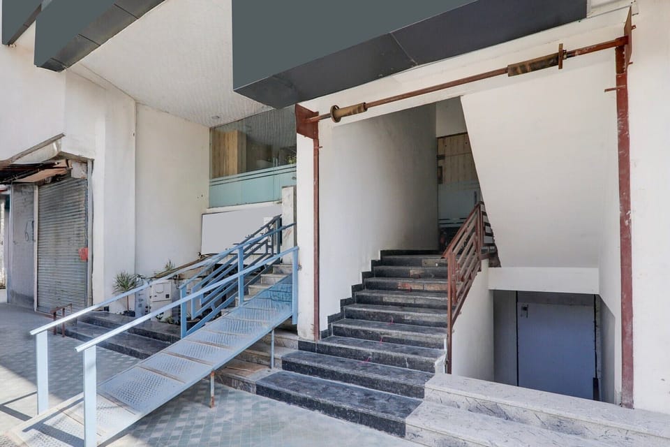 Entrance / Reception