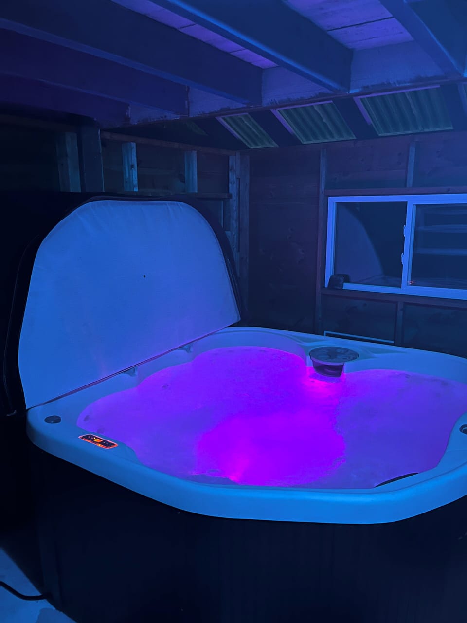Indoor spa tub