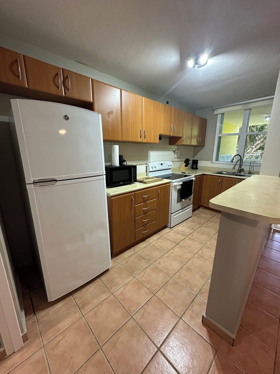 Fully Equipped kitchen with ample cabinetry, major appliances, and breakfast bar