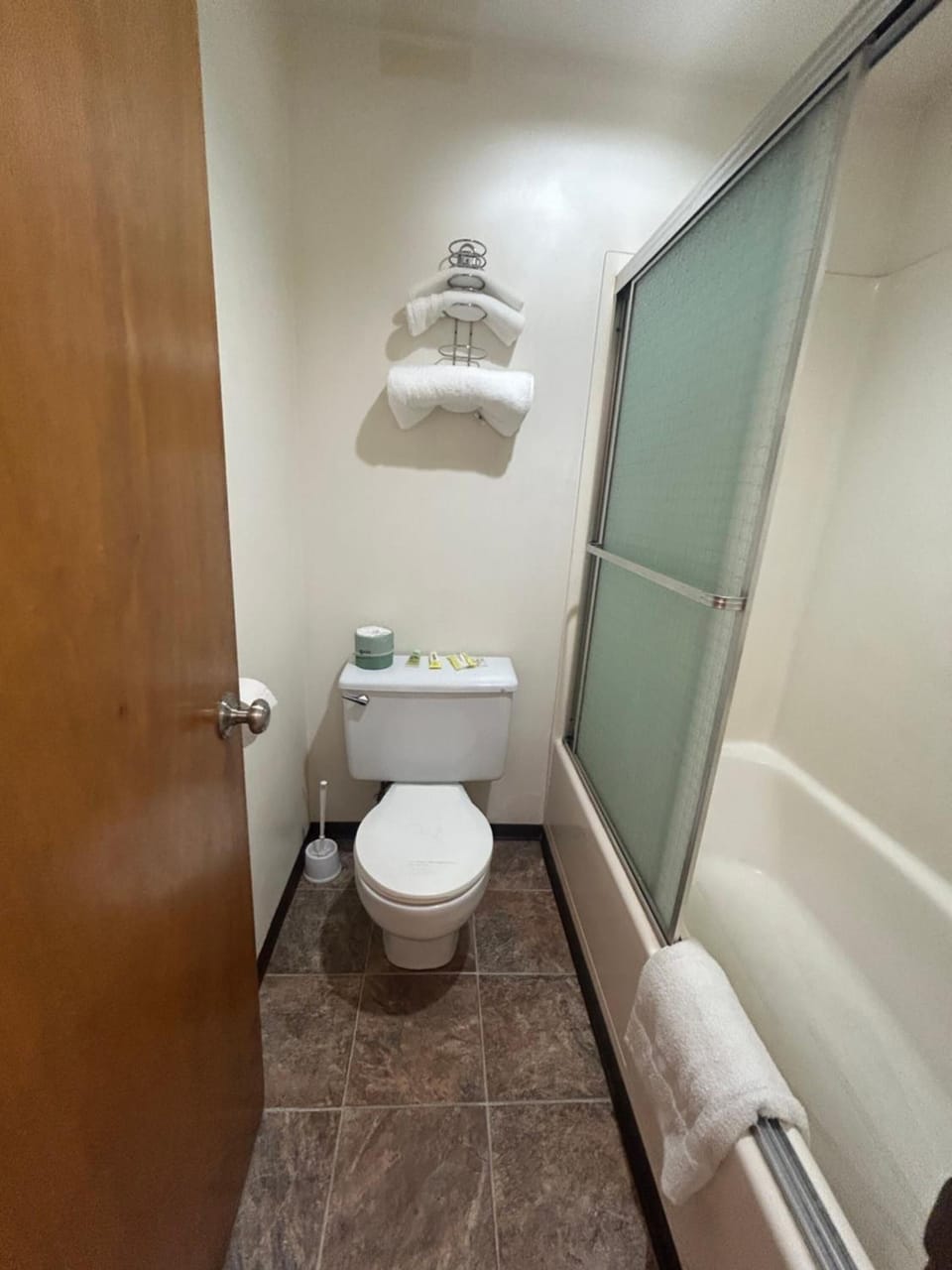 Feel at ease in a tidy bathroom with fresh towels.