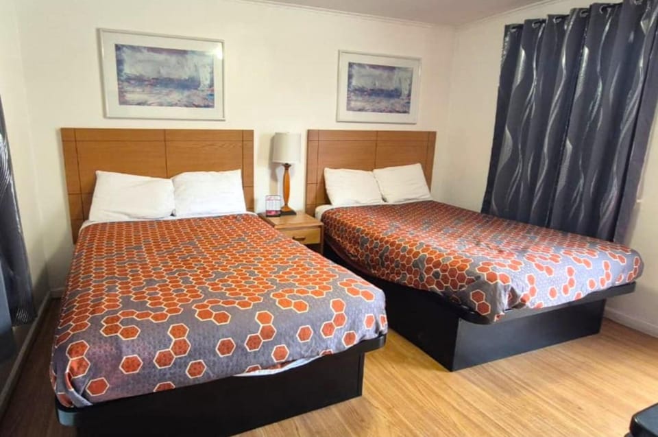 Unwind in a spacious double-bed room with cozy linens