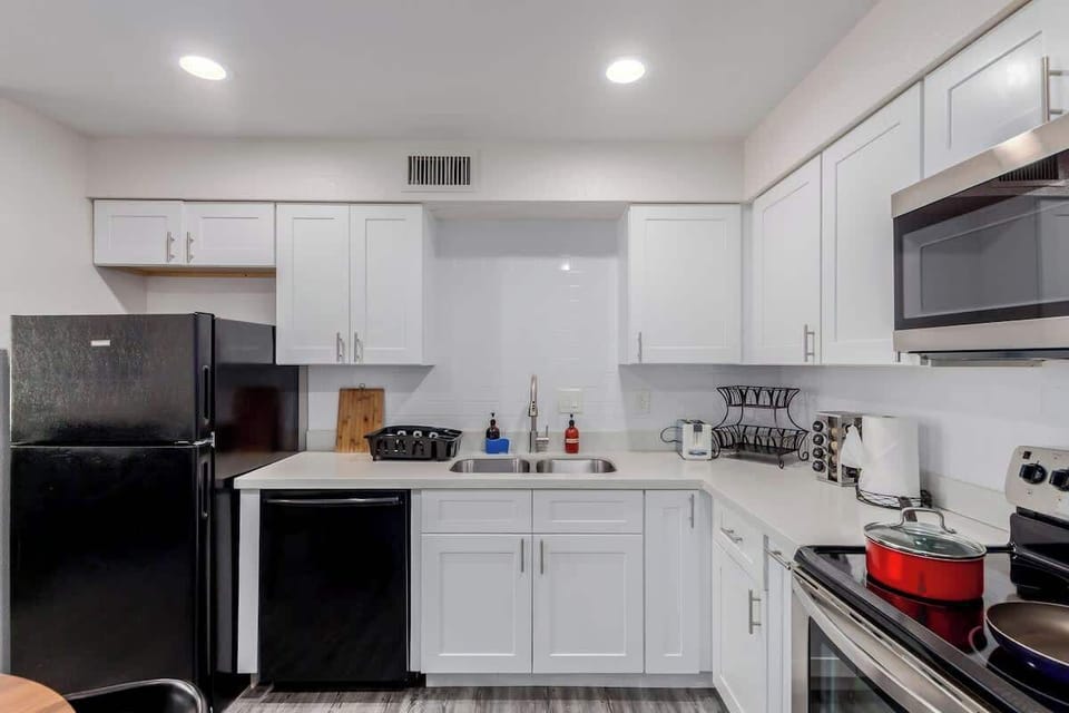 Fully equipped kitchen with everything you need to cook at home