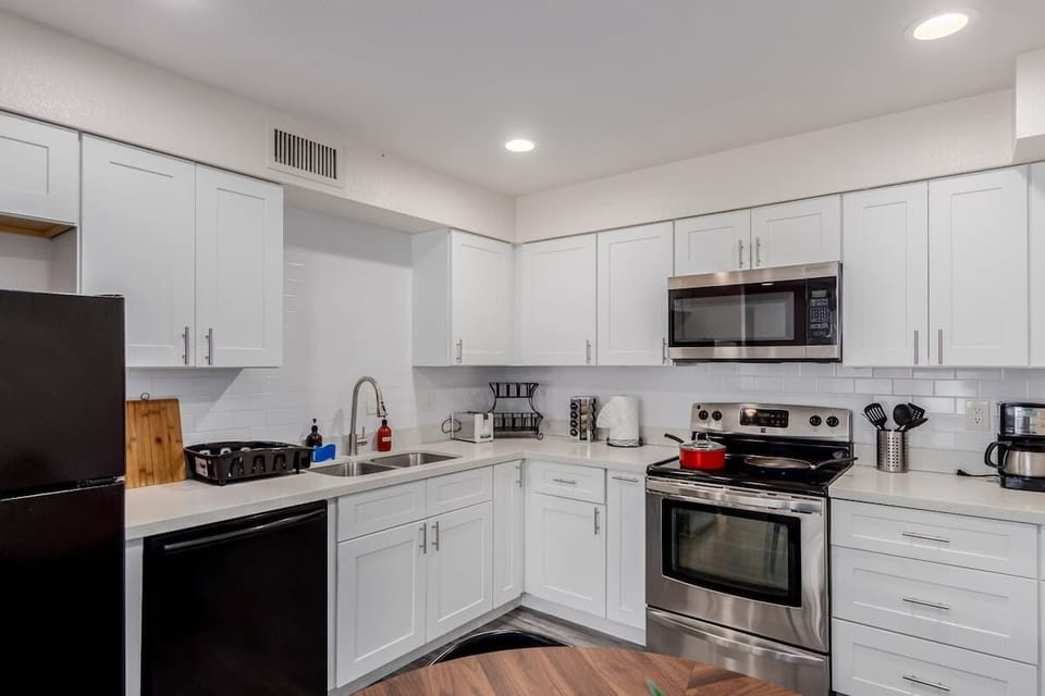 Fully equipped kitchen with everything you need to cook at home
