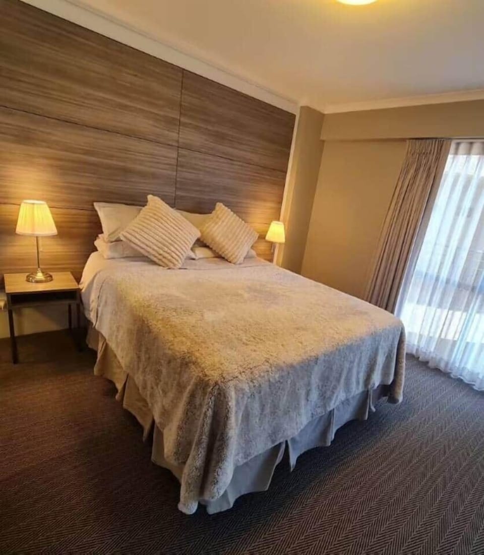 We prioritize the quality of your sleep. Our use of R6 insulating walls and double-paned windows ensures that you'll experience both comfort and tranquility during your sleep. You can escape the noise of the busy city right here!