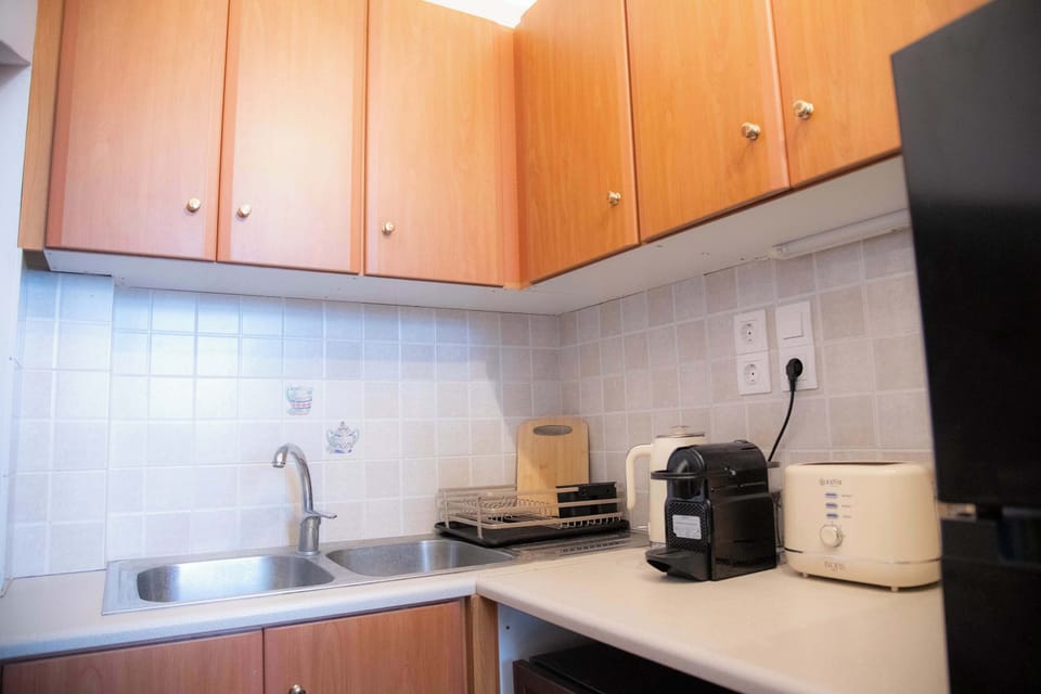 Kitchen workspace – Clean and convenient for preparing meals.