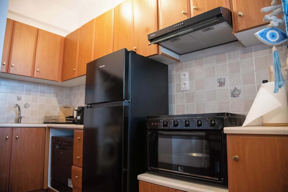 Kitchen overview – Practical layout with all essential appliances.